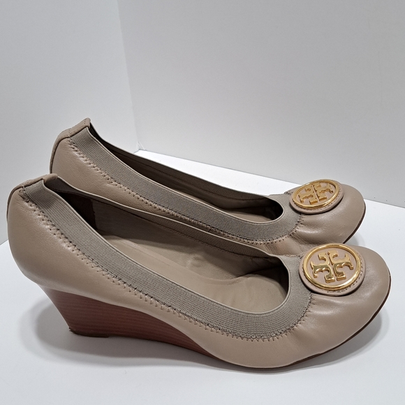 Tory Burch Caroline wedge heel, size 9.5M  Tan - Picture 15 of 16